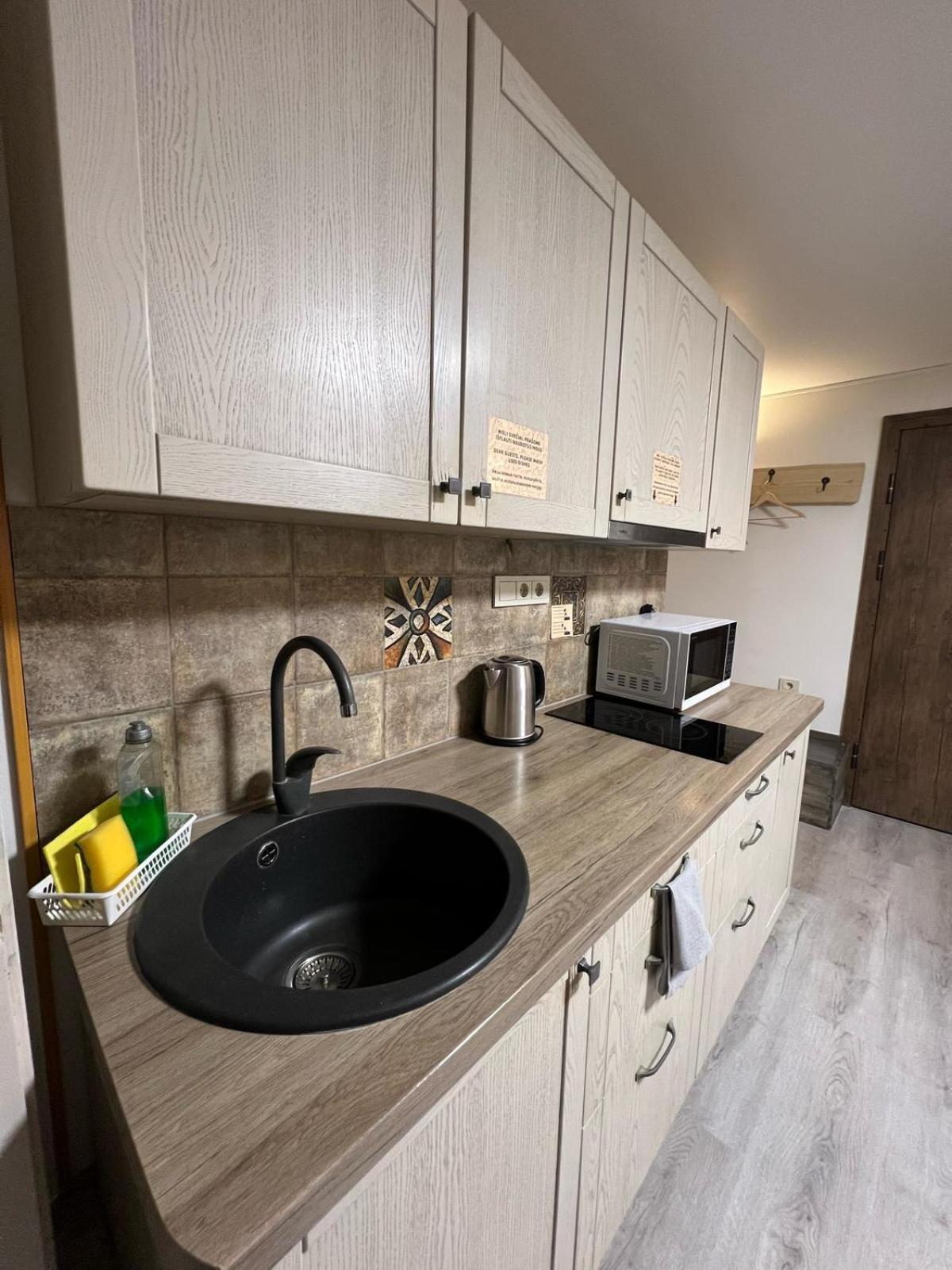 Kubu Ground Floor Rooms Klaipėda Kültér fotó